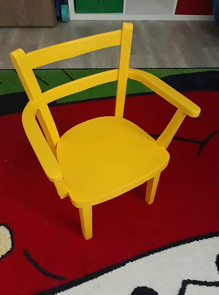 stará židlička pro děti